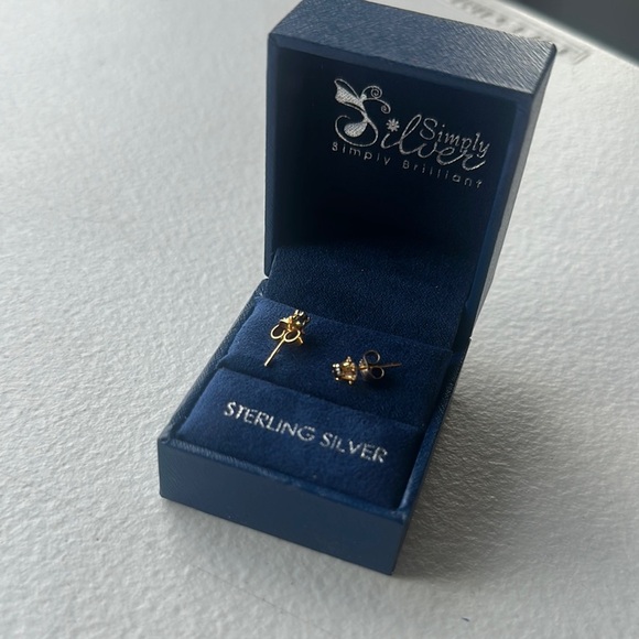 NEW Gold Stud Earrings - Picture 3 of 4